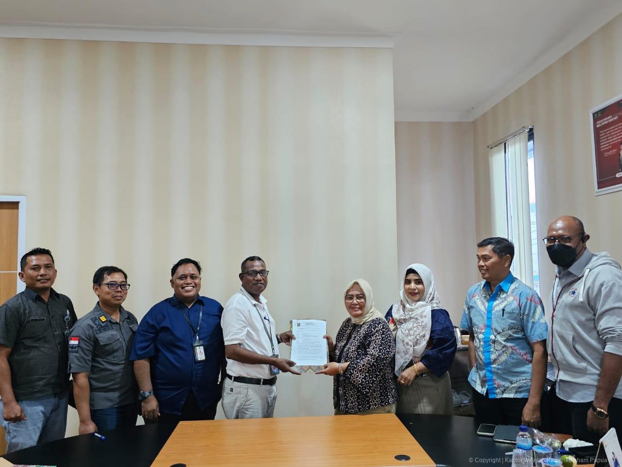 RAPAT PENGHARMONISASIAN, PEMBULATAN, DAN PEMANTAPAN KONSEPSI 2 RANCANGAN PERATURAN BUPATI KABUPATEN MERAUKE